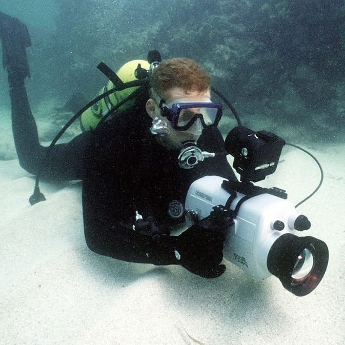 960308-N-3093M-010_Navy_Photographic_Diver